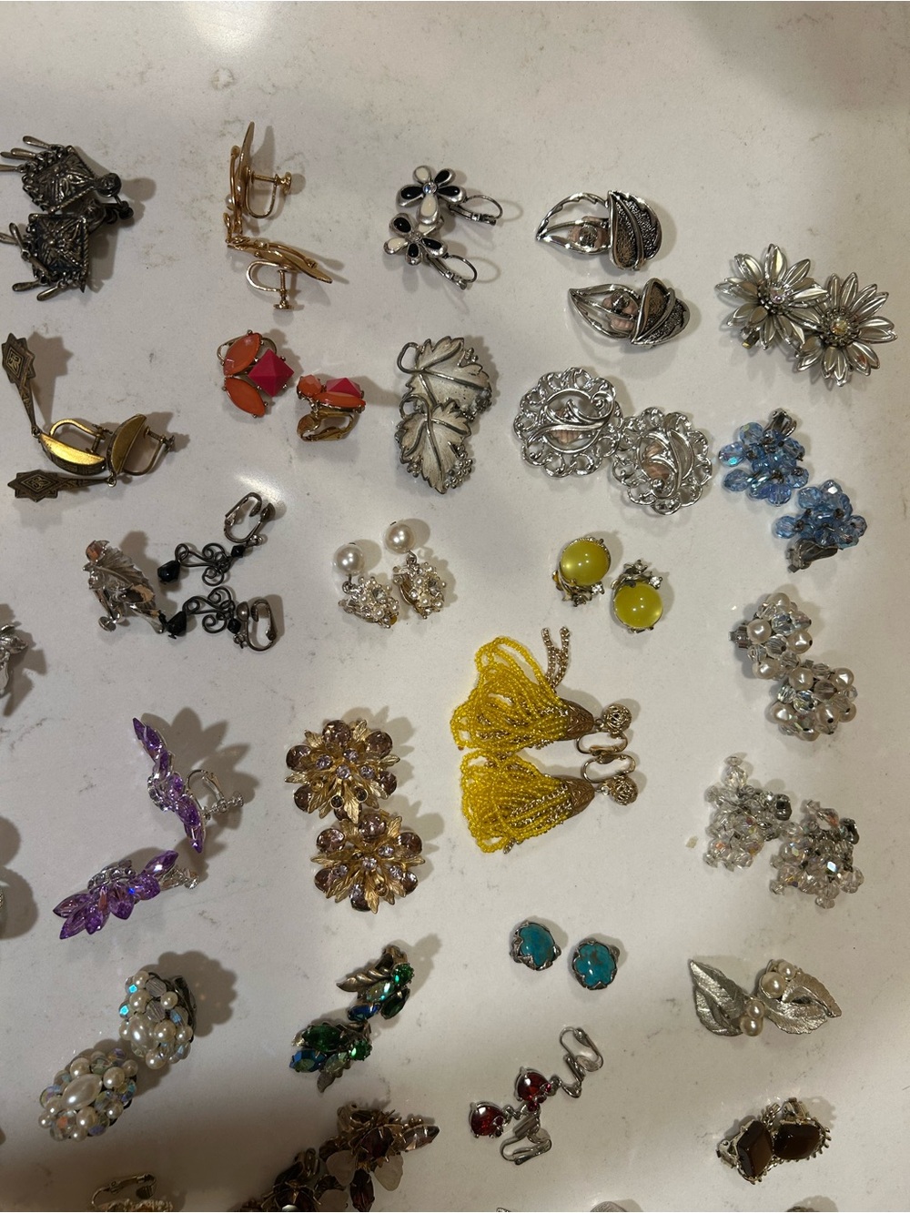 68 pairs Assorted Women’s Clip-On Earrings Mixed Colors gold silver vintage - Picture 4 of 5